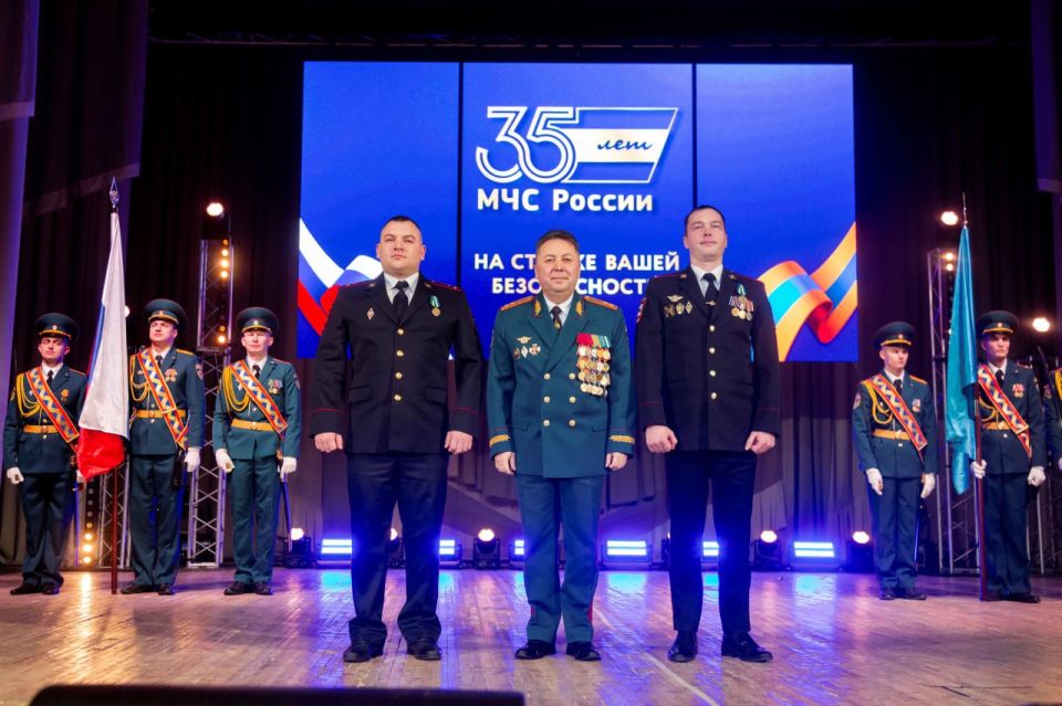 Кстовские полицейские награждены медалями МЧС за предотвращение пожара