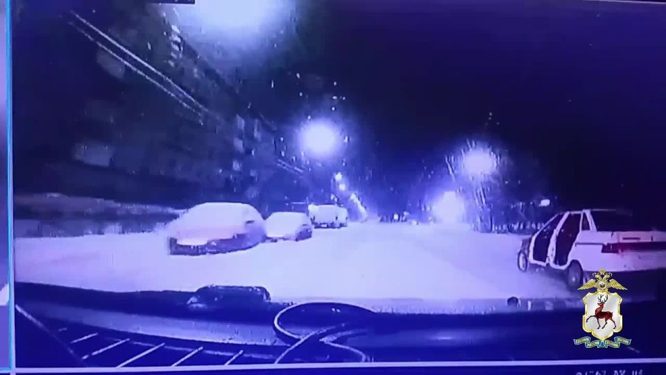 Автомобиль без капота и дверей остановили дзержинские полицейские в новогодние праздники