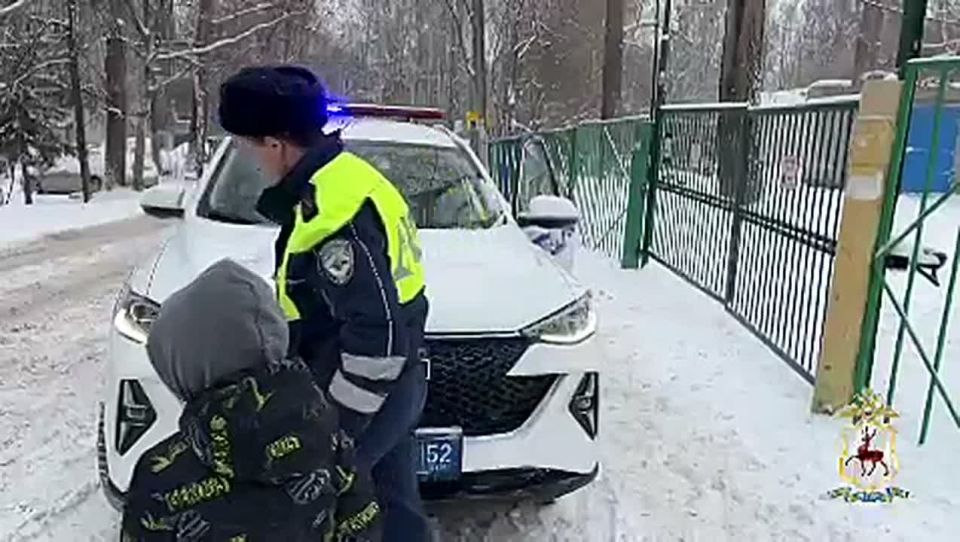 Нижегородский полицейский исполнил мечту 8-летнего участника «Ёлки желаний»