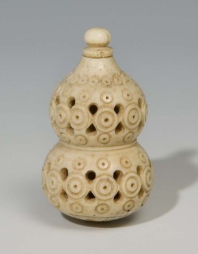 Необычные секреты красоты дам прошлого: от инновационных аксессуаров до уникальных привычек