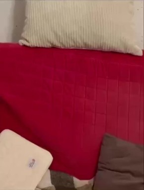 Это ещё одна порция салатика подмигивает из открытого холодильника