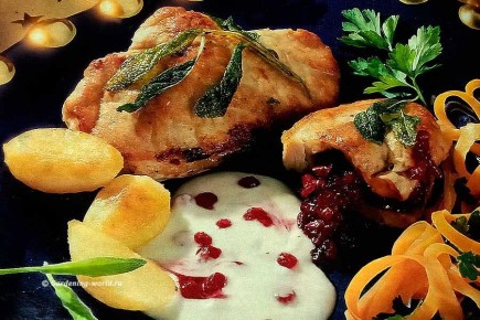 Неожиданное вкусное открытие: свиные кармашки с карамелизированным луком и ягодным соусом