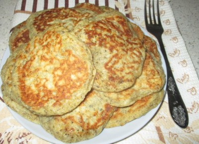 Грибные оладьи: сытное лакомство, которое можно есть горячими и холодными