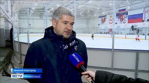 Уже традиционную хоккейную встречу в память о нижегородском тренере Алексее Чепко провели сегодня его воспитанники в ФОКе "Приокский"